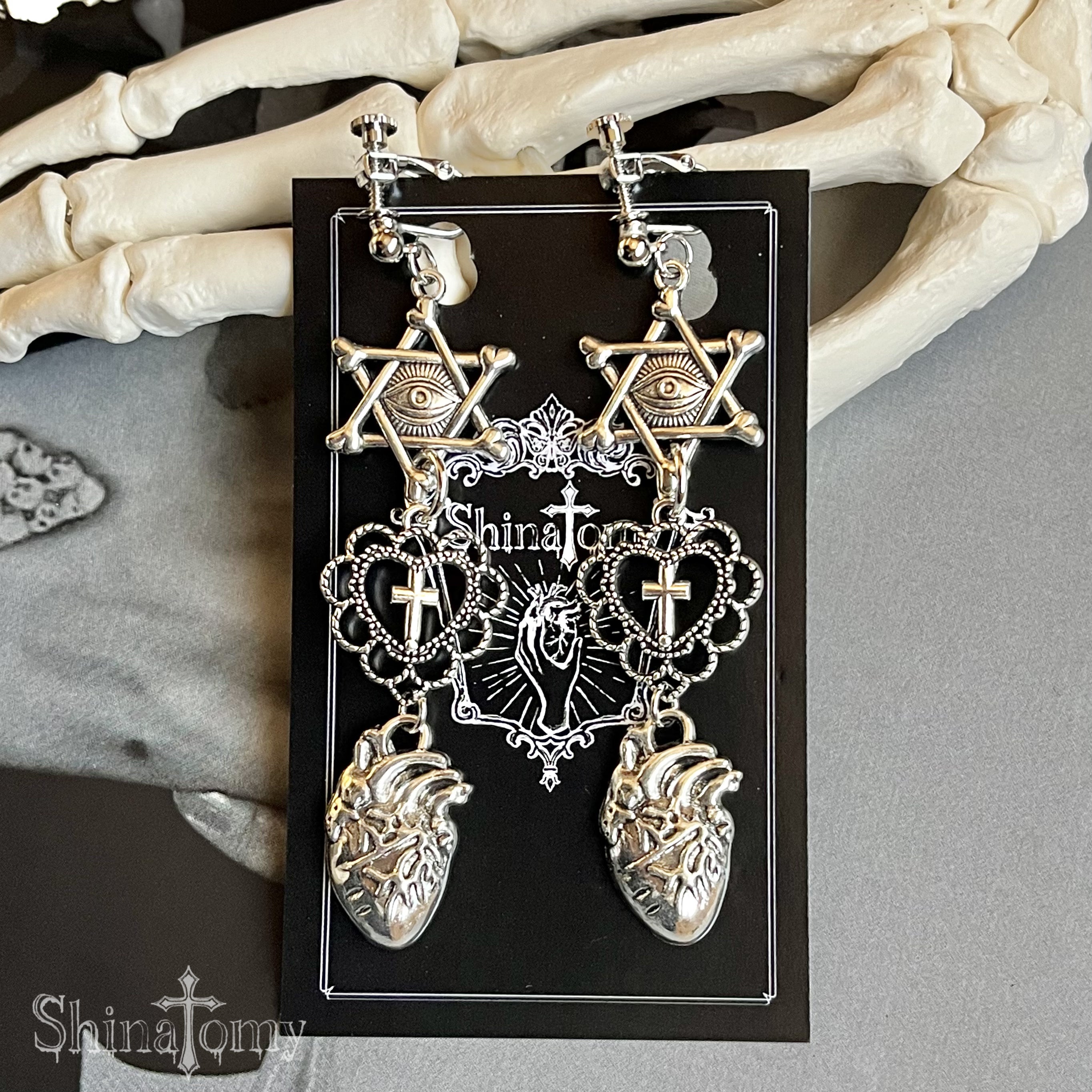 【金具変更可】鼓動の瞬きイヤリング