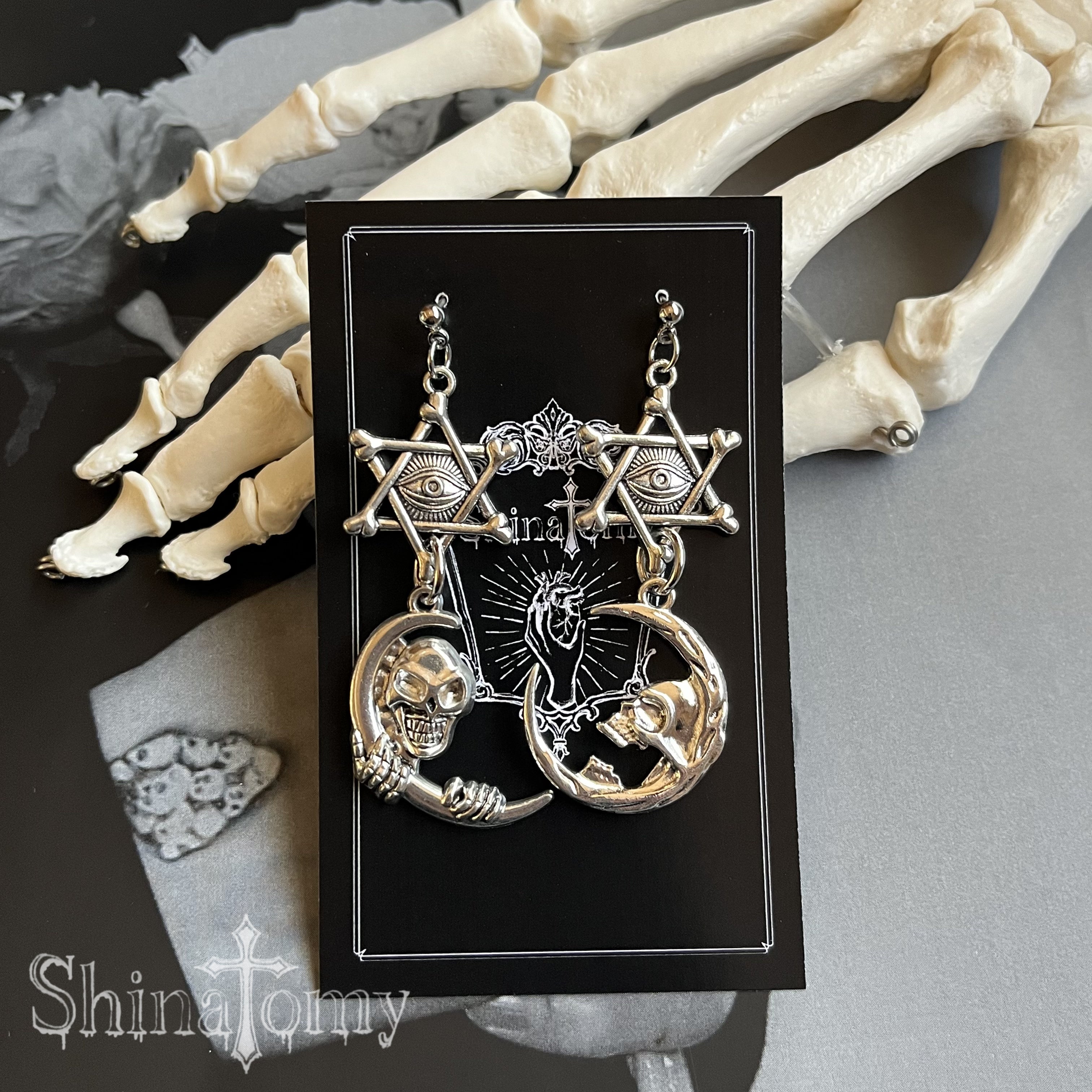 Dark Night Eye Earrings