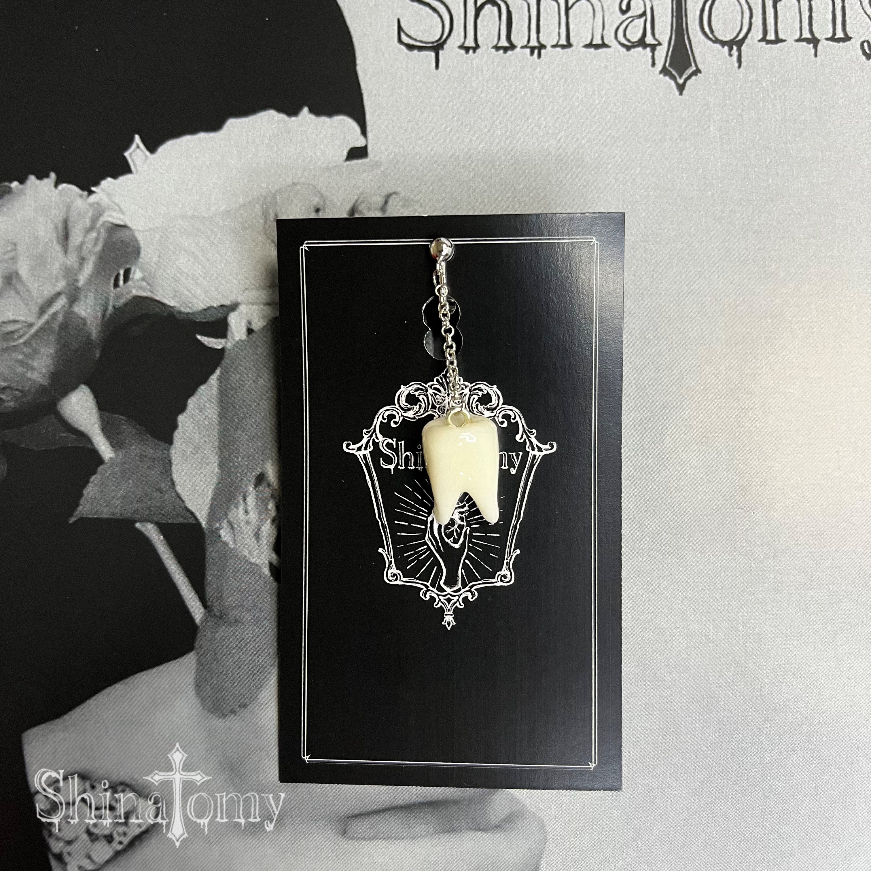 【金具変更可】歯イヤリング(片耳のみ)