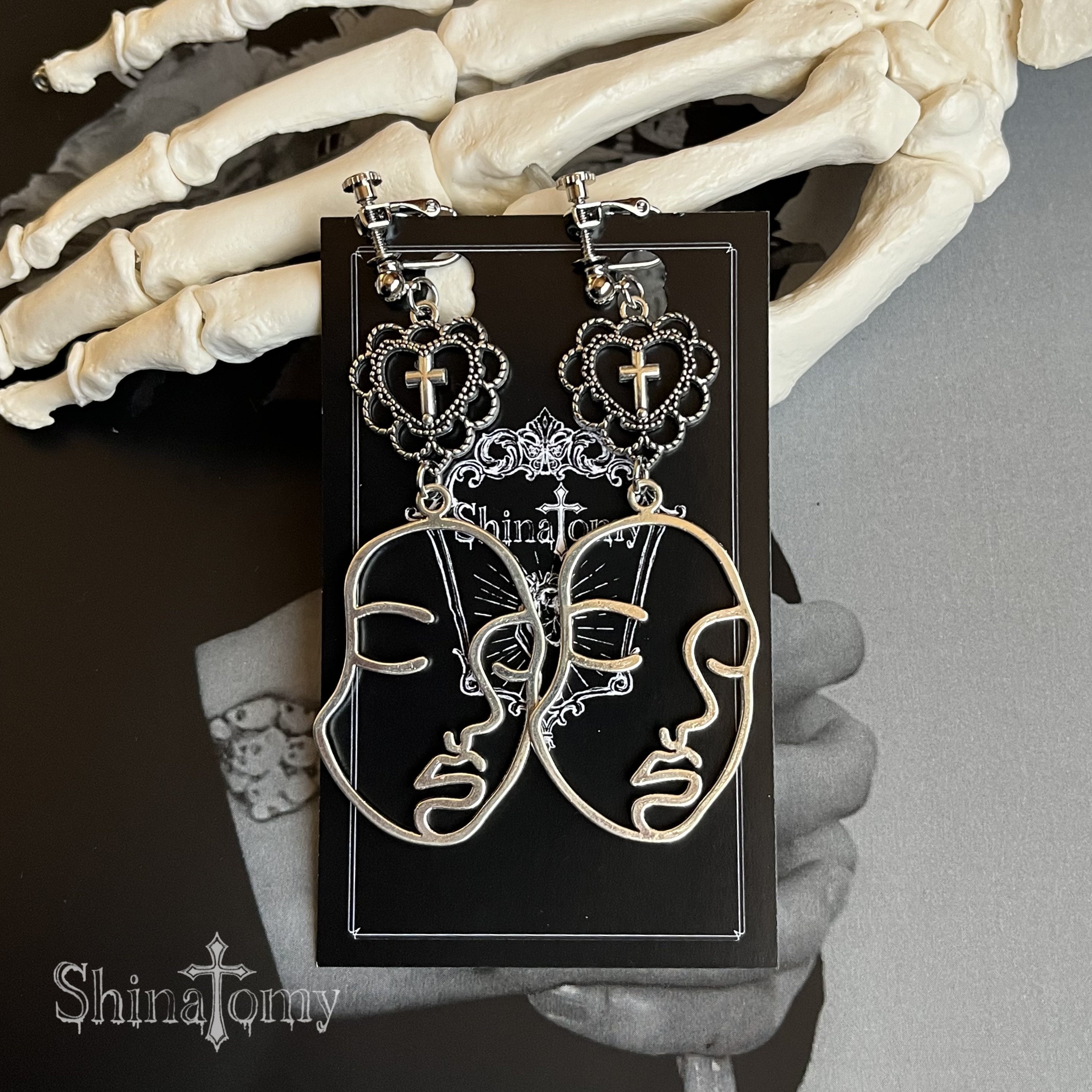 【金具変更可】虚ろな夢イヤリング