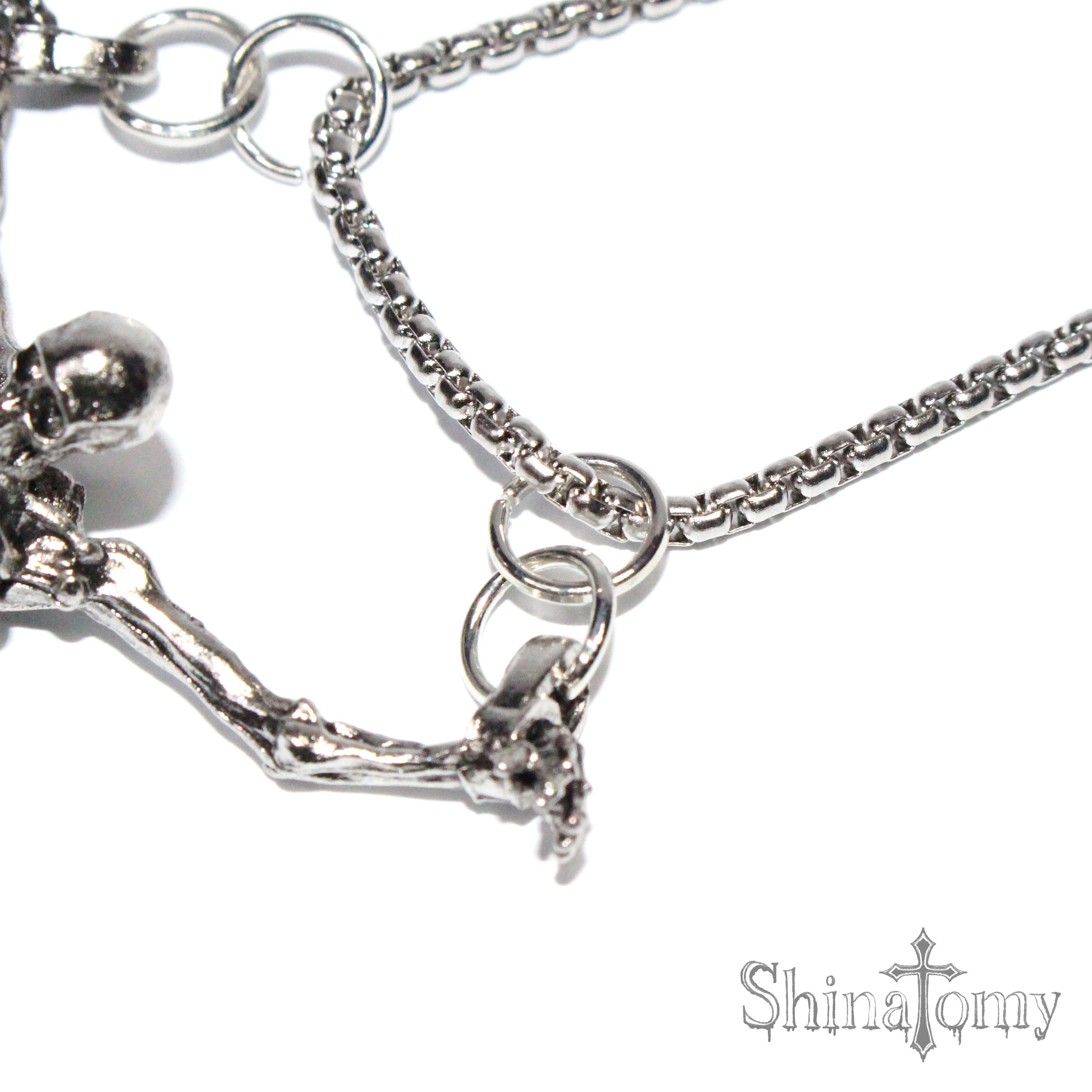 hanging skull necklace