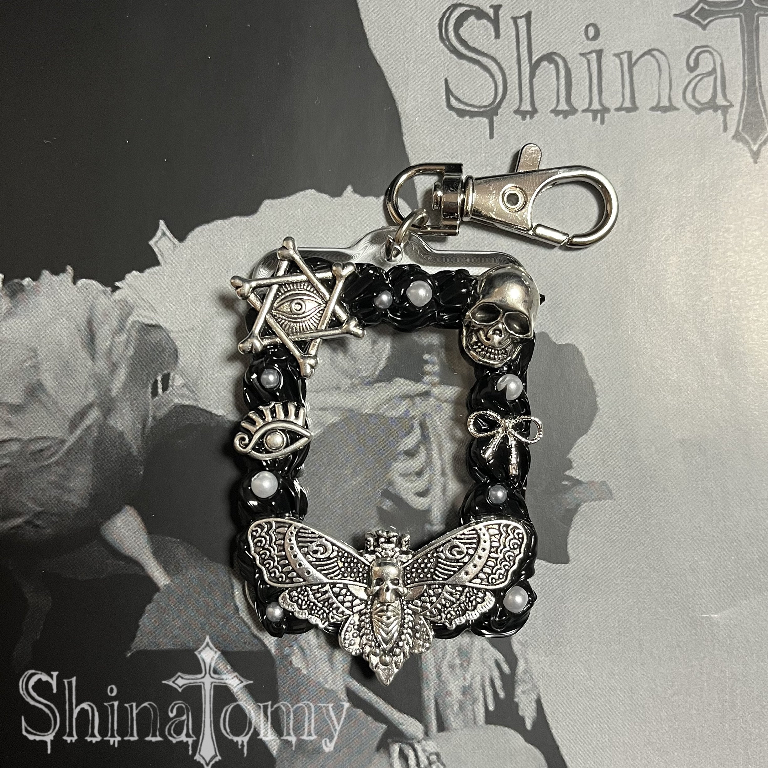 Whipped Deco Keychain Black (Passport Photo Size)