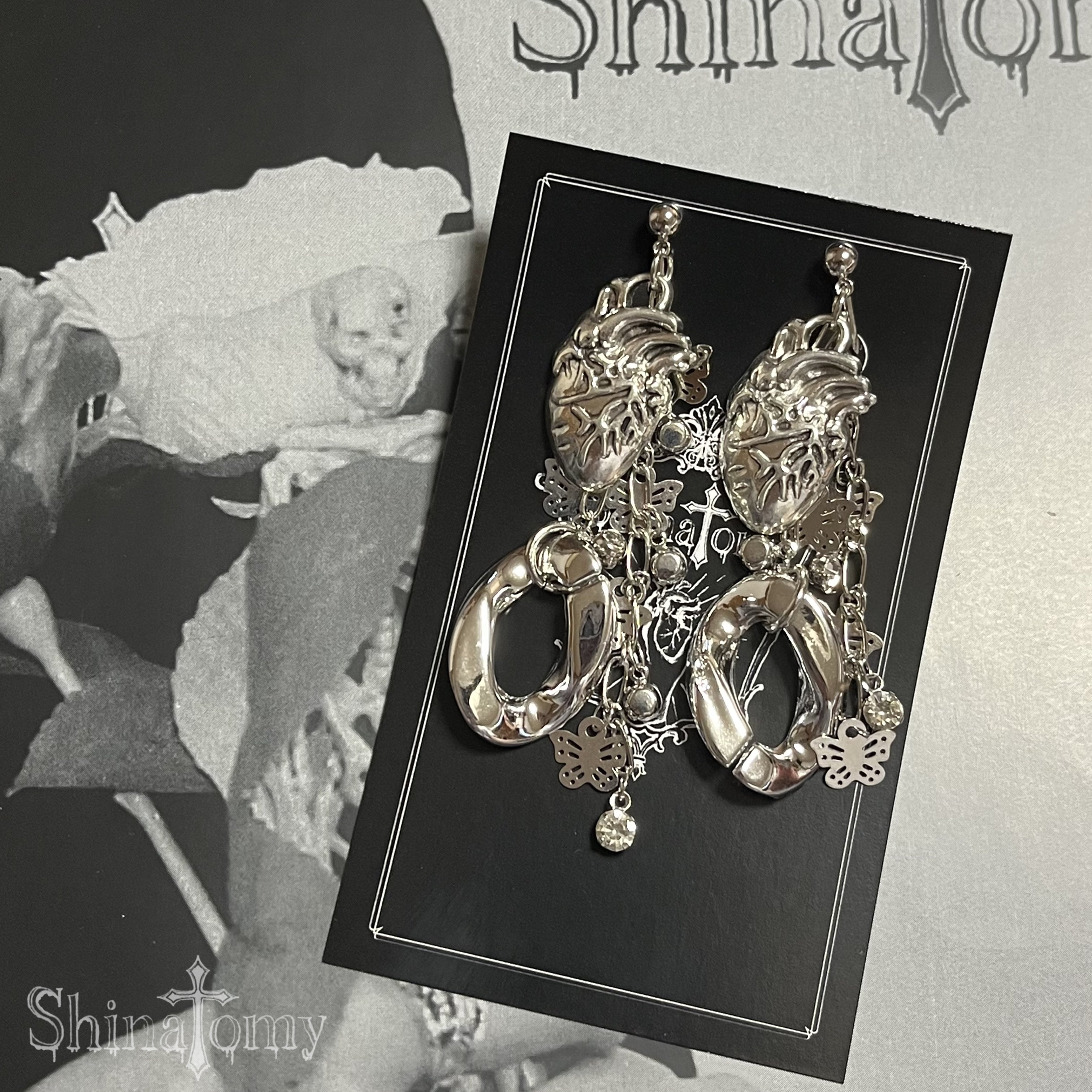 【金具変更可】ハートバタフライイヤリング