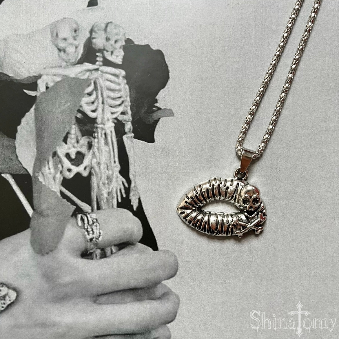 skull lip necklace