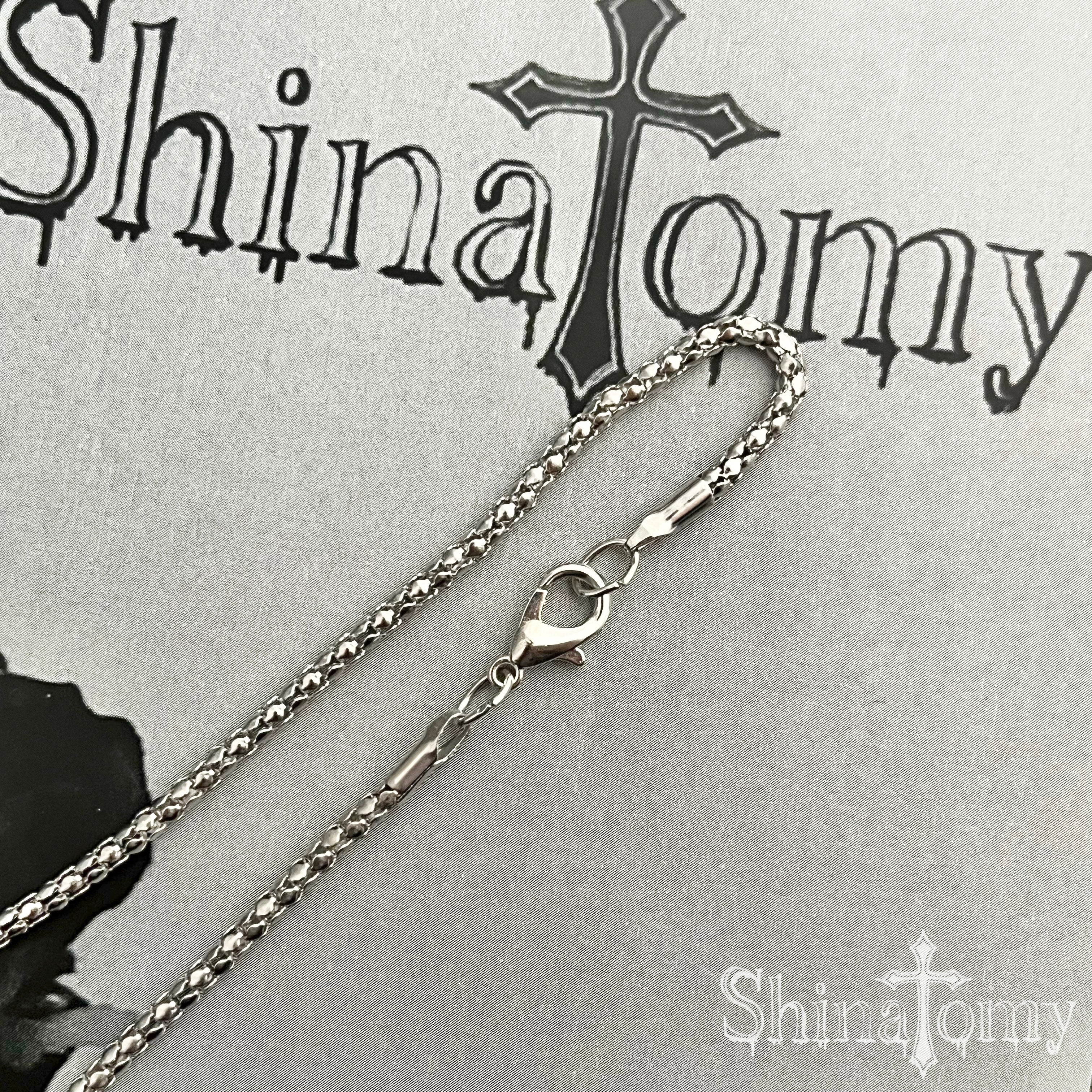 skull lip necklace