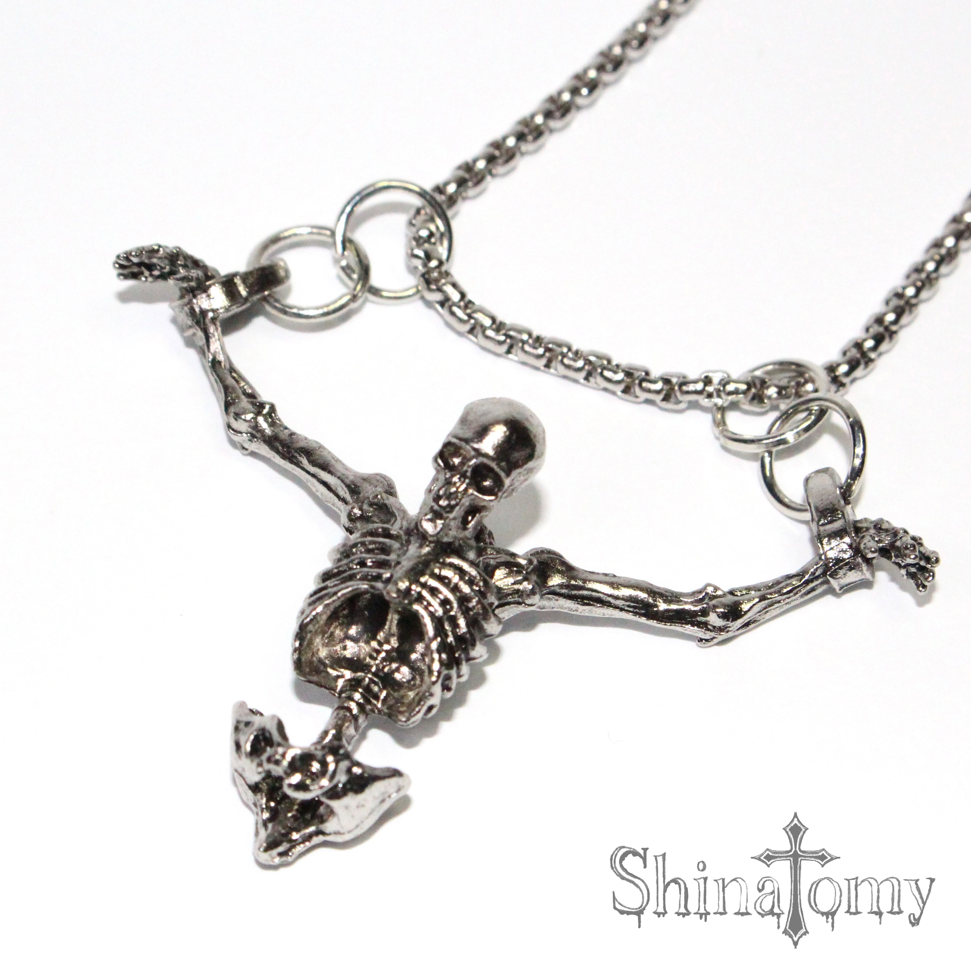 hanging skull necklace