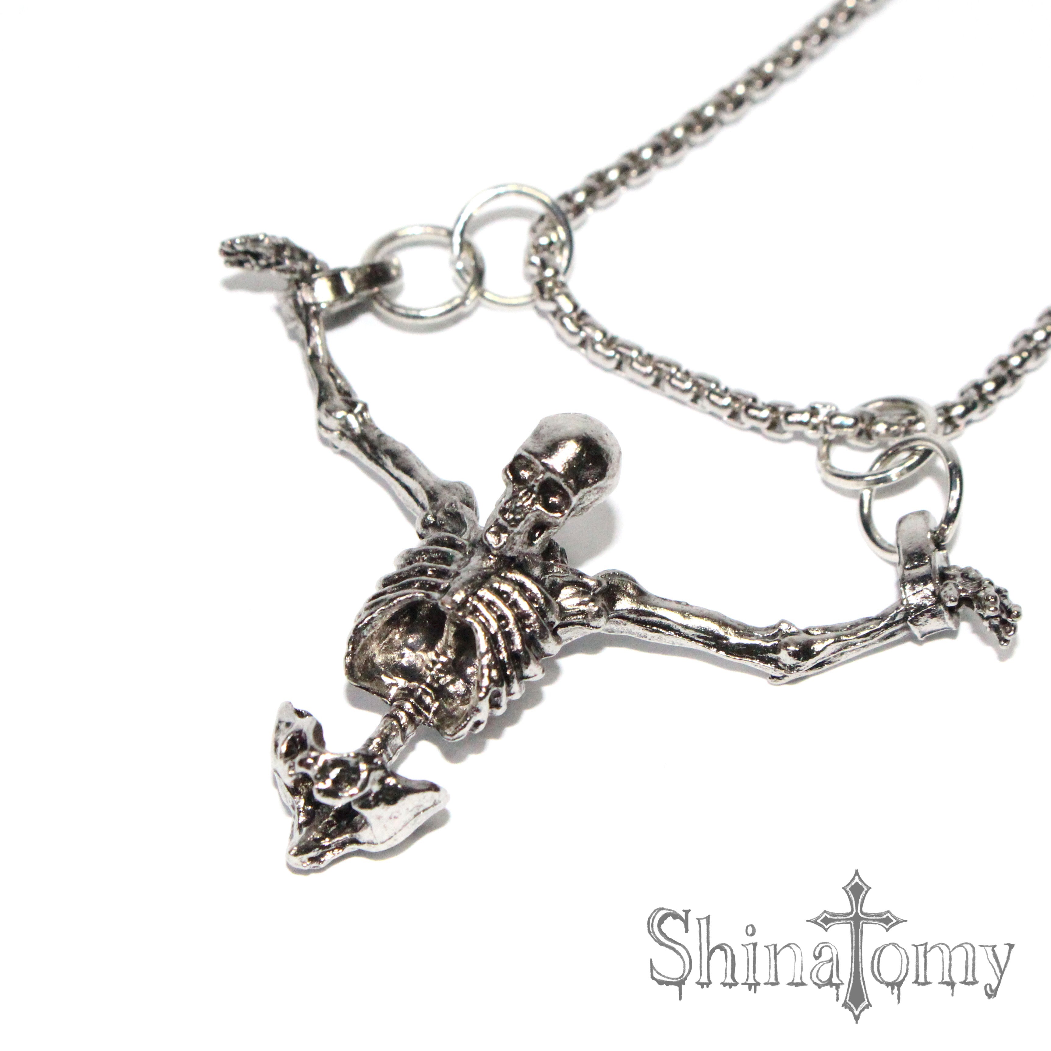 hanging skull necklace