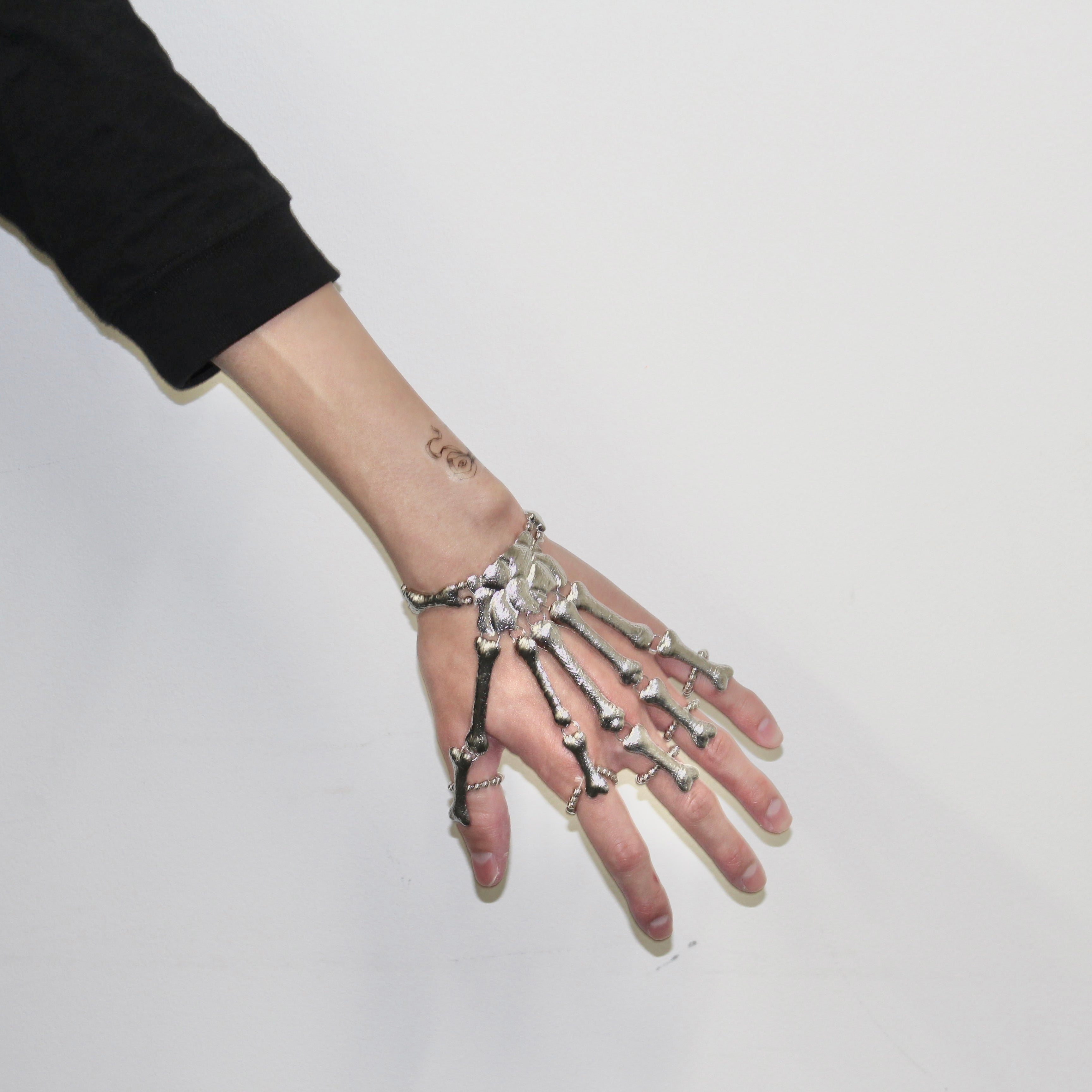 skull finger bracelet